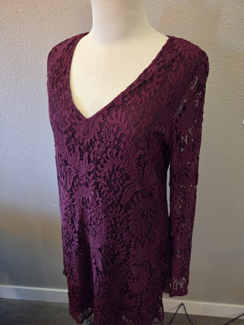 Vanity Plum Lace V-Neck Long Sleeve Tunic